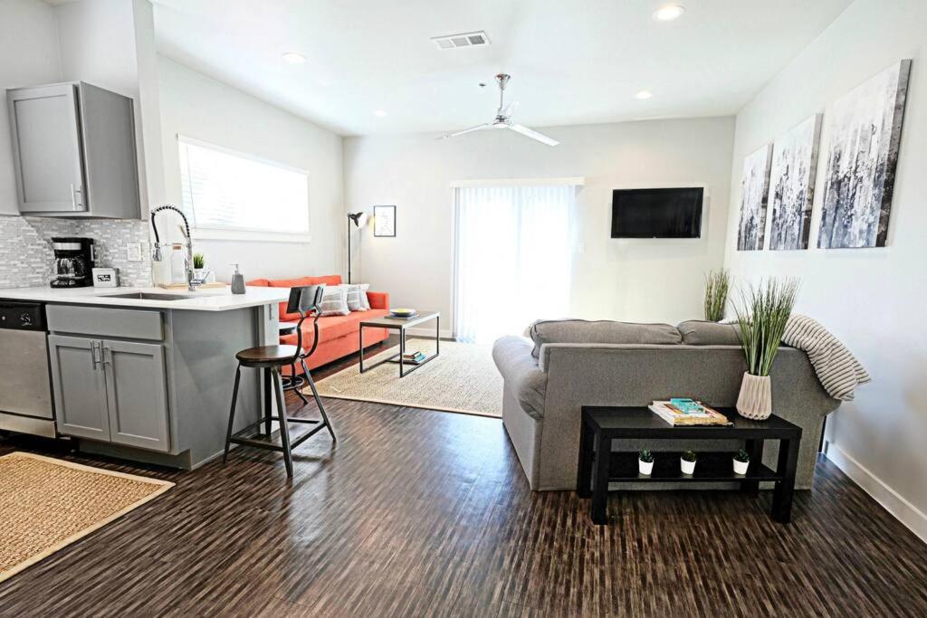The Kozy Urban Dallas Flat Extérieur photo
